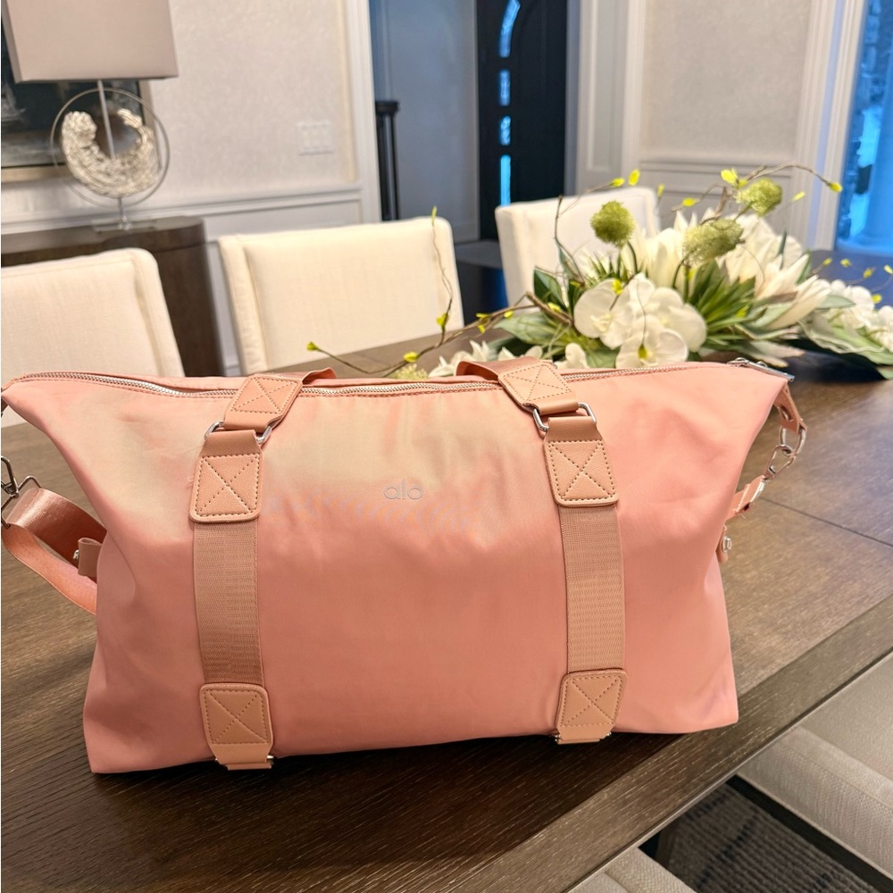 ALO Yoga Blush Pink Travel Bag - Picture 2 of 8